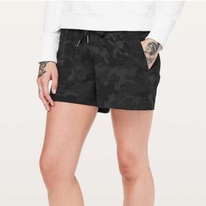 Lululemon | On The Fly Short *2.5" (Incognito Camo Multi Grey - first release)